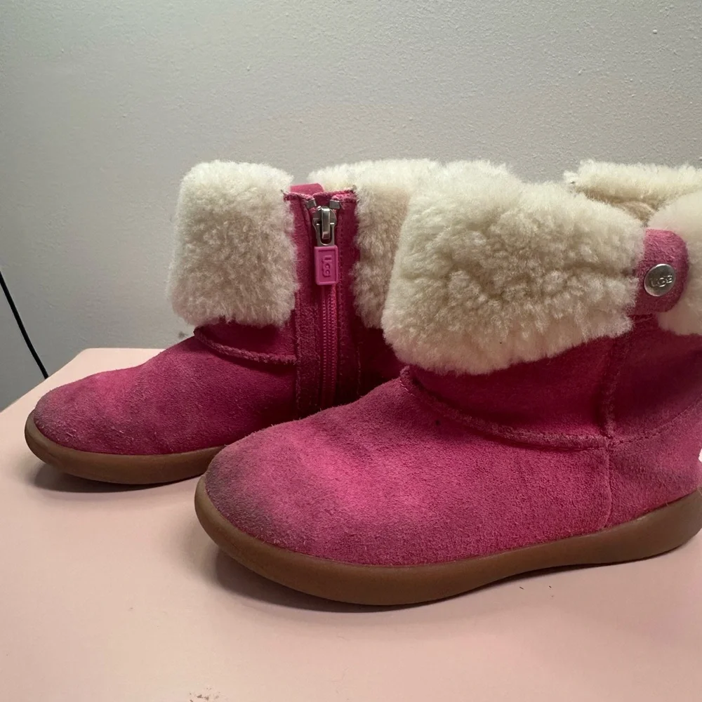 UGG Pink Kids Boots with Cream Fur - Picture 2 of 8